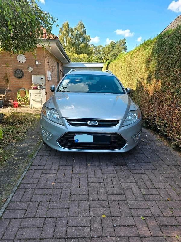 Silber Gebraucht 2012 Ford Mondeo Kombi | 6.666 € (Etwas zu teuer) - Bild 1/4