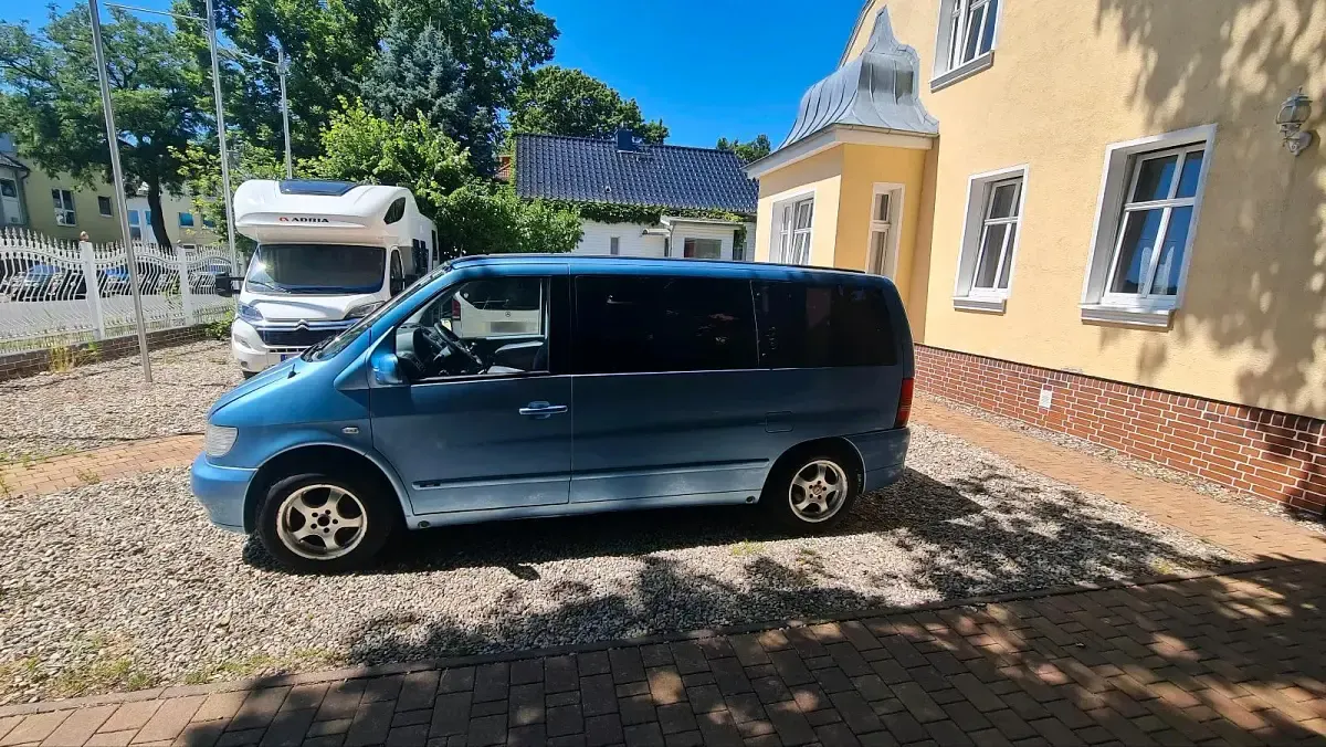Gebraucht Mercedes V220 163 PS (119 kW) 2026 Blau Van / Kleinbus
