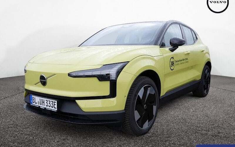 Moss yellow Gebraucht 2024 Volvo EX30 Ultra SUV | 35.900 € (Etwas zu teuer) - Bild 1/4