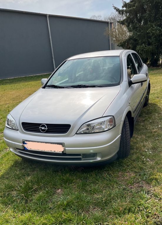 Silber Gebraucht 2002 Opel Astra Selection Limousine | 800 € (Superpreis) - Bild 1/4