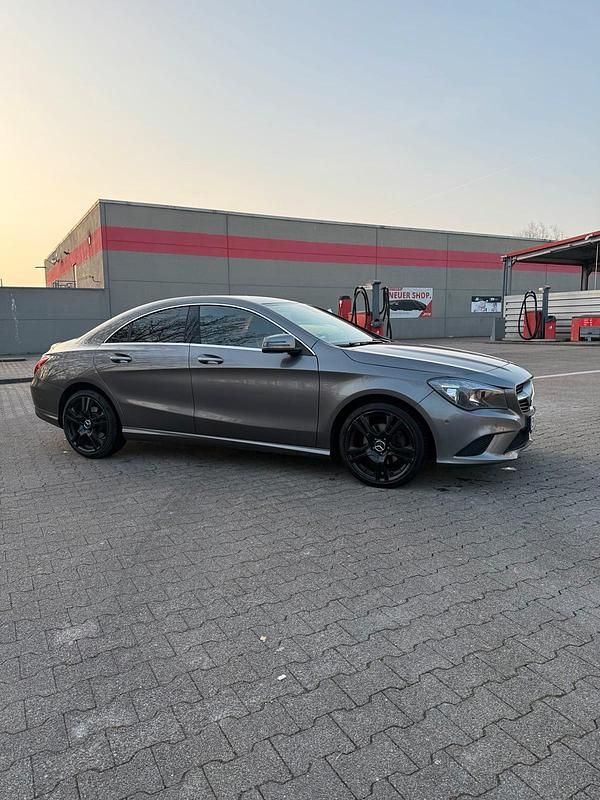 Gebraucht Mercedes CLA200 136 PS (100 kW) 2015 Grau Limousine