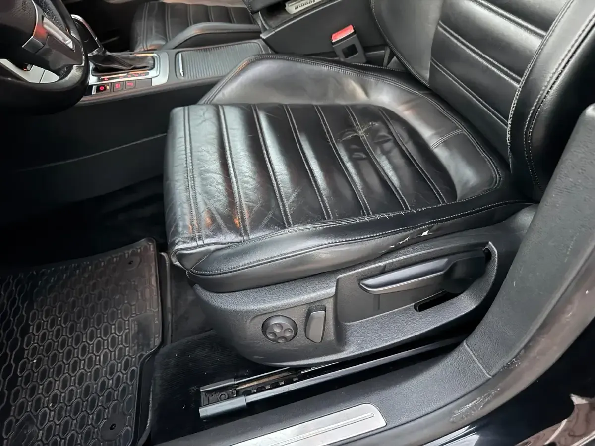Gebraucht VW Passat 140 PS (102 kW) 2011 Schwarz Kombi