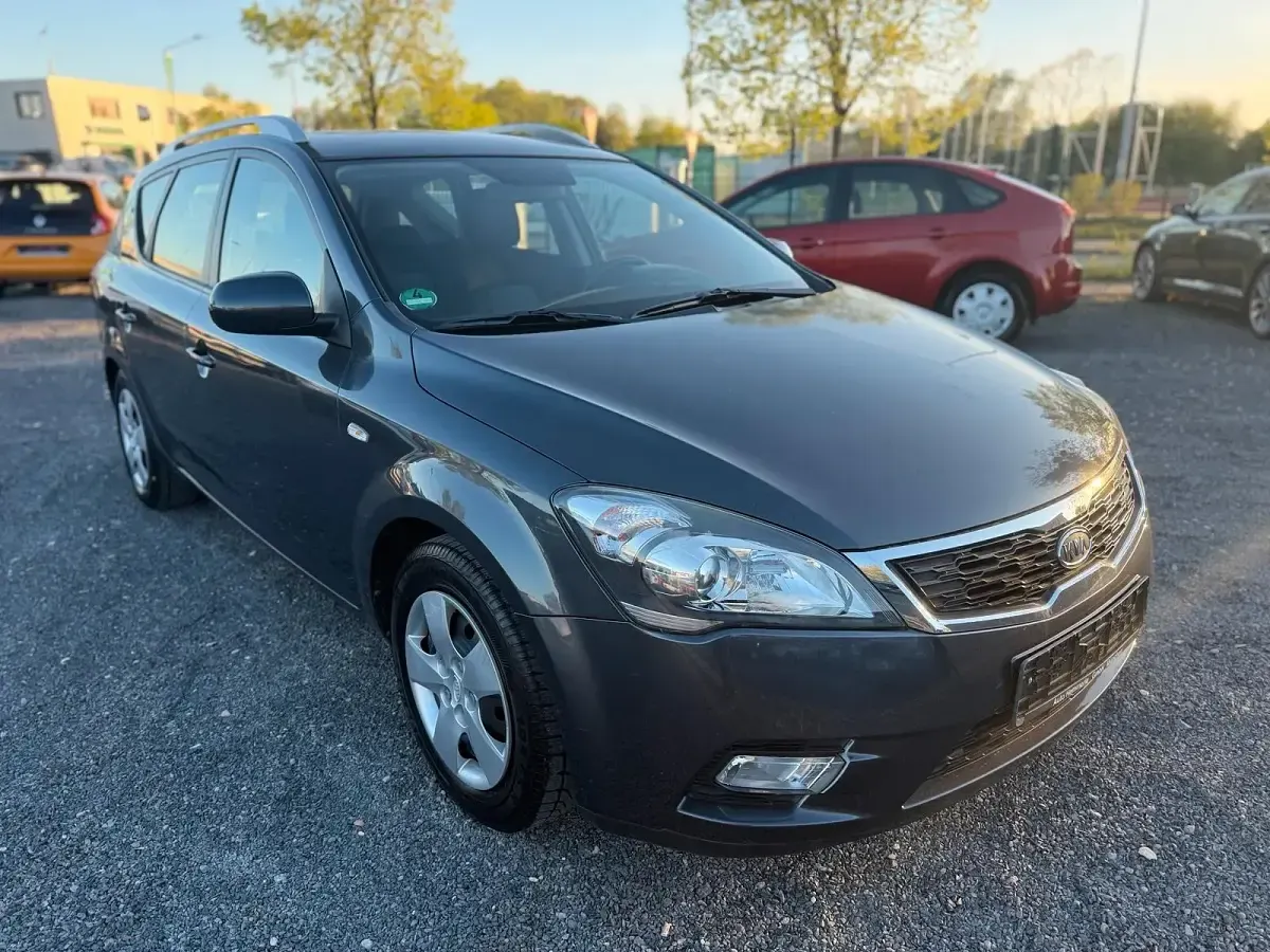 Brugt Kia Ceed 90 HK (66 kW) 2011 Grå Hatchback