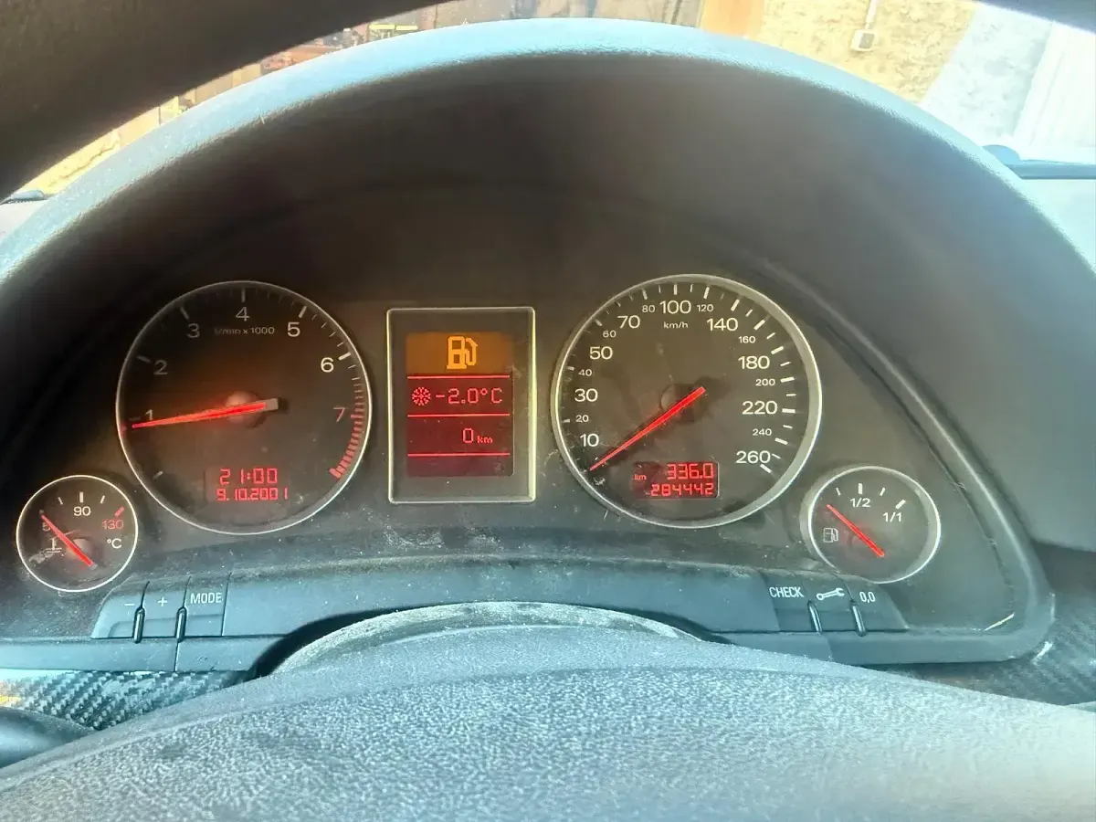 Gebraucht Audi A4 Basis 131 PS (96 kW) 2001 Silber Kombi