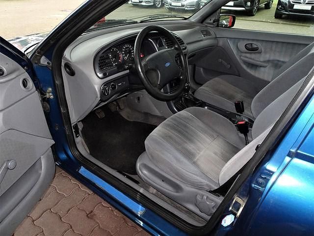 Gebraucht Ford Mondeo 90 PS (66 kW) 1993 Blau metallic Limousine