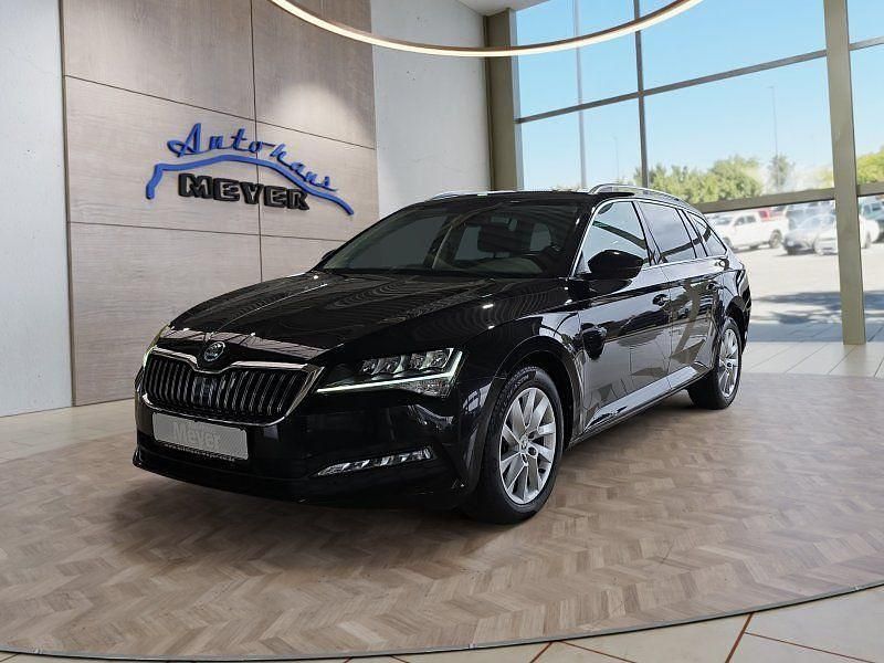 Black magic (metallic) Gebraucht 2024 Skoda Superb Kombi | 28.999 € - Bild 1/4