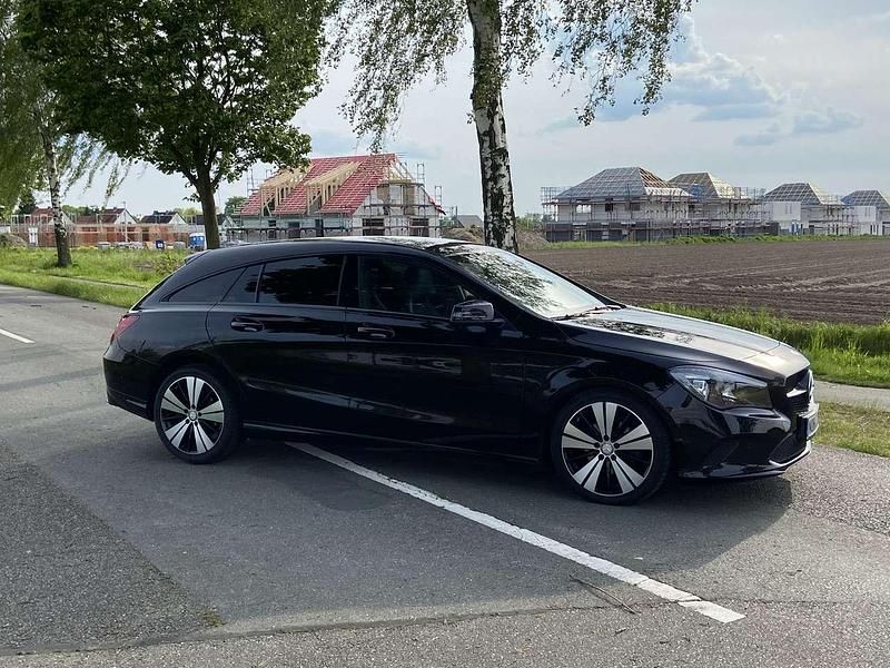 Gebraucht 2017 Mercedes CLA220 Shooting Brake Kombi | 19.499 € (Fairer Preis) - Bild 1/4