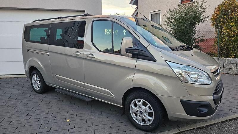 Gold Gebraucht 2013 Ford Tourneo Titanium Van / Kleinbus | 16.500 € (Etwas zu teuer) - Bild 1/4