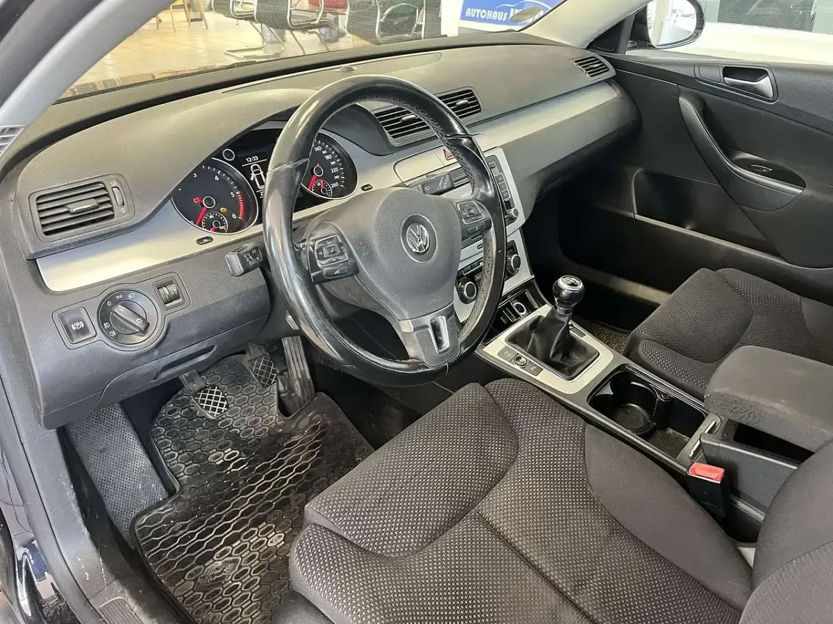Gebraucht VW Passat Comfortline 140 PS (102 kW) 2011 Schwarz Kombi