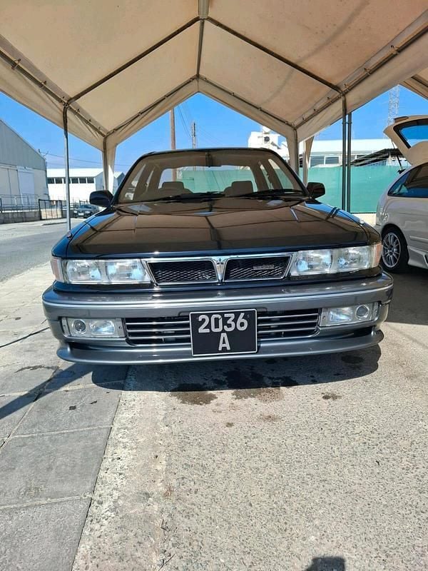Schwarz Gebraucht 1990 Mitsubishi Galant Limousine | 25.000 € - Bild 1/4