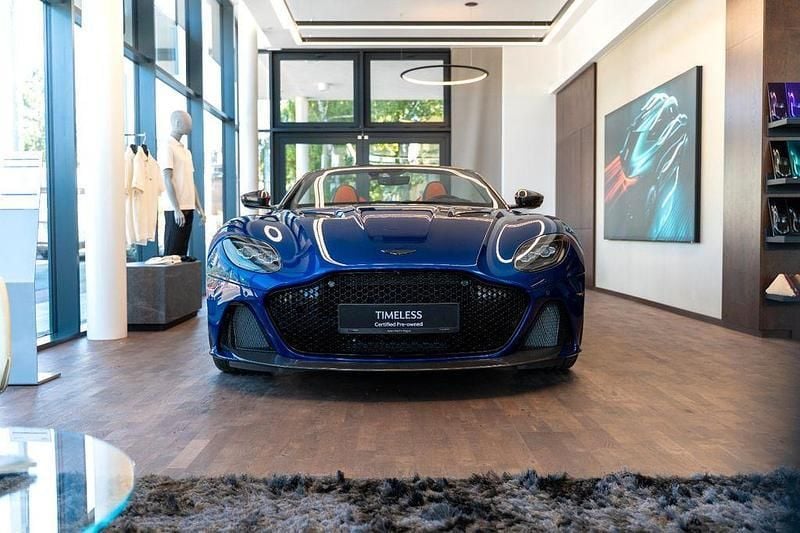 Blau Gebraucht 2023 Aston Martin DBS Cabrio | 279.900 € (Etwas zu teuer) - Bild 1/4
