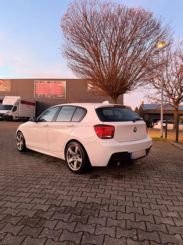 Weiß Gebraucht 2012 BMW 120 M Sport Kleinwagen | 7.990 € (Guter Preis) - Bild 1/4