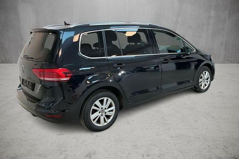 Gebraucht VW Touran Highline 150 PS (110 kW) 2023 Deep black perleffekt Van / Kleinbus