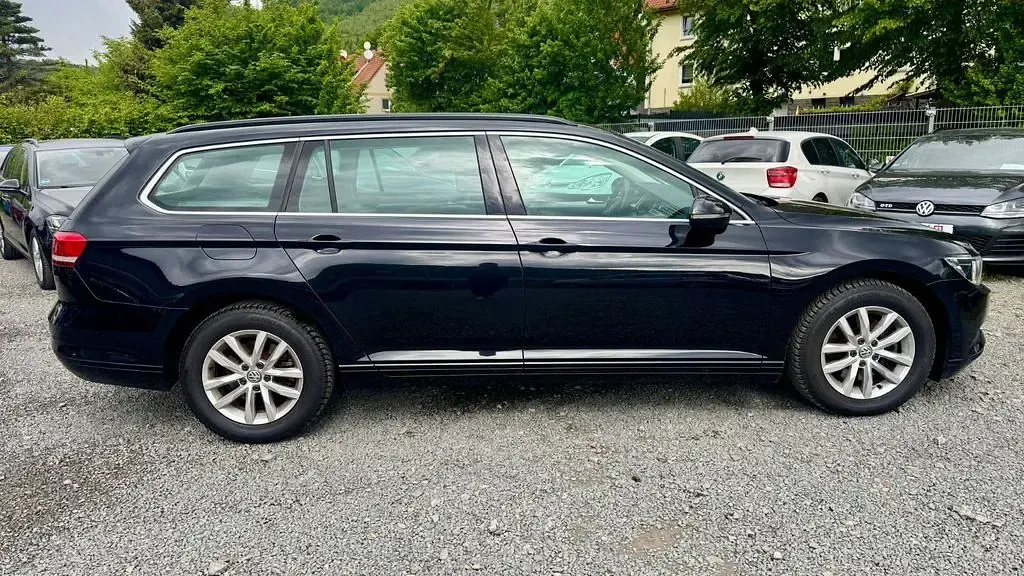 Gebraucht VW Passat Comfortline 120 PS (88 kW) 2018 Deep black perleffekt Kombi