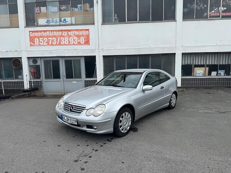 Silber Gebraucht 2003 Mercedes C180 Coupé | 1.980 € (Fairer Preis) - Bild 1/4
