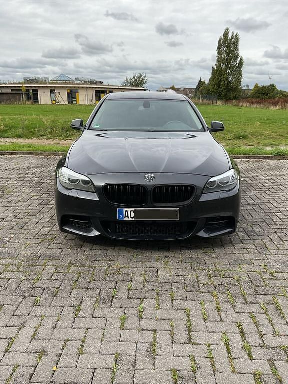 Grau Gebraucht 2012 BMW 525 M Sport Limousine | 11.400 € (Fairer Preis) - Bild 1/4