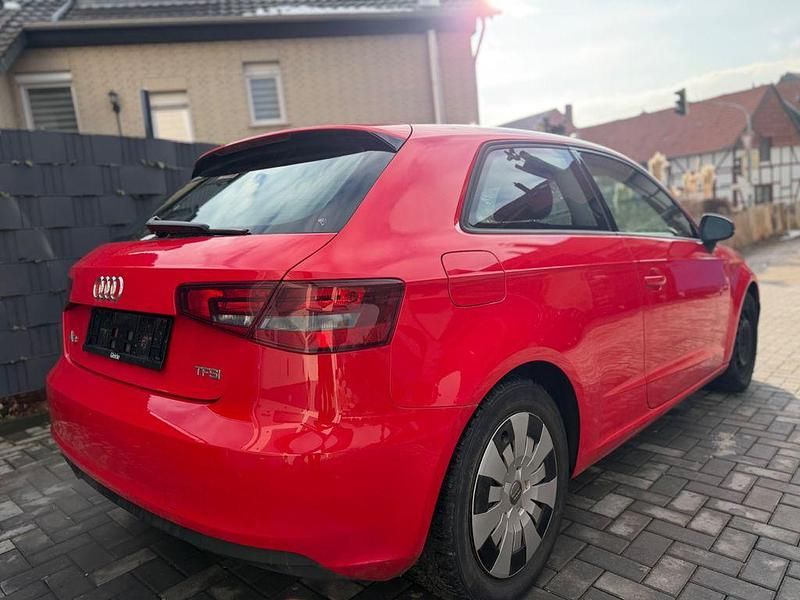 Gebraucht Audi A3 Attraction 122 PS (89 kW) 2012 Rot Limousine