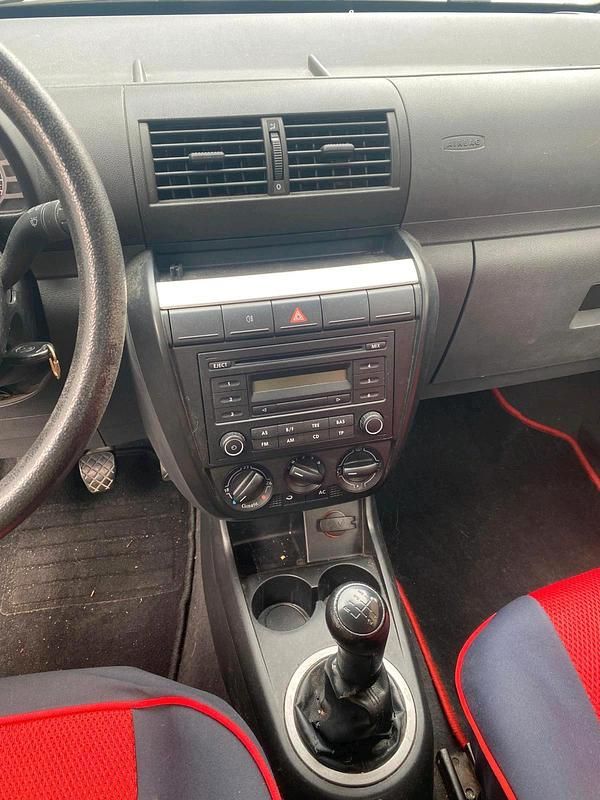Second-hand VW Fox 55 CP (40 kW) 2007 Negru Hatchback