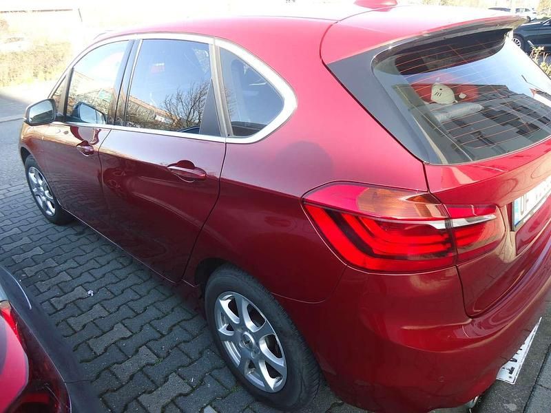 Gebraucht BMW 218 Active Tourer Luxury Line 140 PS (102 kW) 2019 Rot Van / Kleinbus