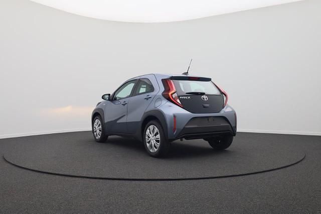 Celestite grey metallic celestite grey metallic Neu 2025 Toyota Aygo Business Edition Kleinwagen | 16.991 € - Bild 1/4