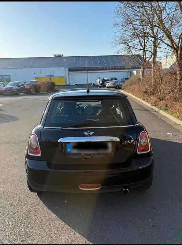 Gebraucht Mini ONE 98 PS (72 kW) 2011 Schwarz Kleinwagen