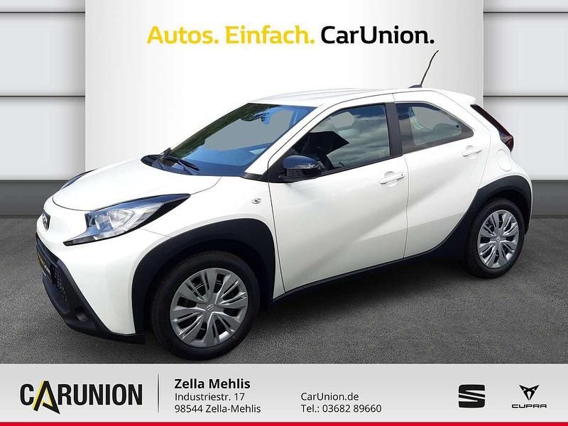 Schneeweiß Neu 2025 Toyota Aygo X Business Edition SUV | 15.990 € - Bild 1/4