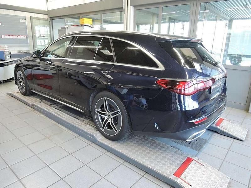 Gebraucht Mercedes E450 AMG 367 PS (269 kW) 2024 Metalliclack nautikblau Kombi