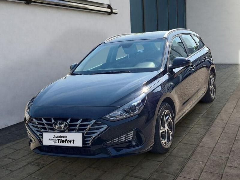 Phantom black (metallic) Gebraucht 2020 Hyundai i30 Trend Kombi | 15.750 € (Fairer Preis) - Bild 1/4