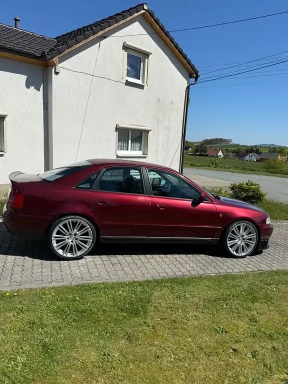 Używany Audi A4 Performance 125 KM (91 kW) 1997 Czerwony Sedan/Limuzyna