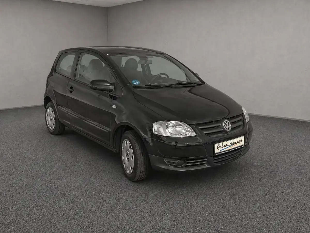 Second-hand VW Fox Basis 54 CP (39 kW) 2005 Negru Hatchback