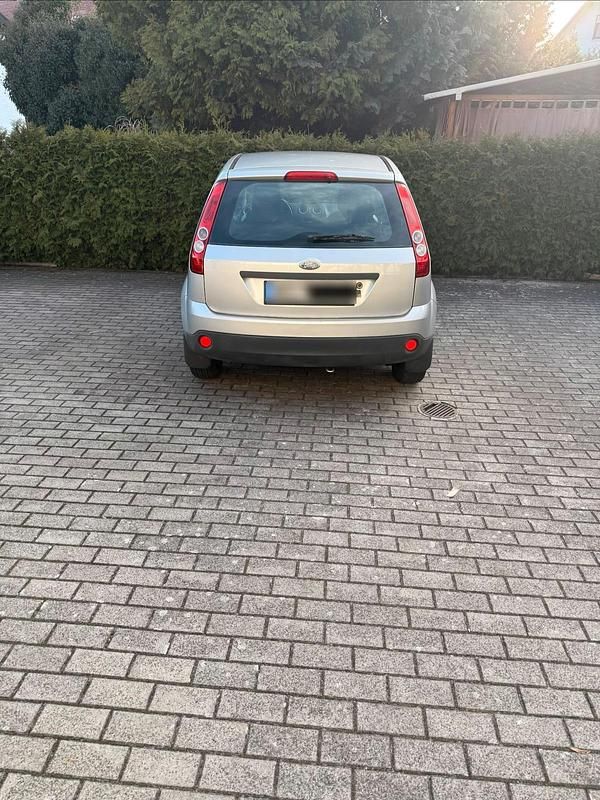 Gebraucht Ford Fiesta 60 PS (44 kW) 2006 Silber Kleinwagen