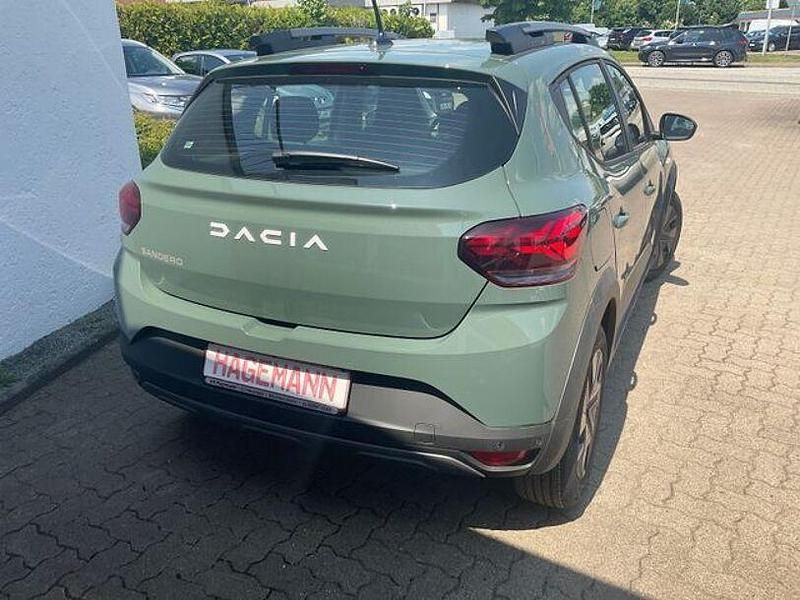 Neu Dacia Sandero Expression 91 PS (66 kW) 2025 Grün Kleinwagen