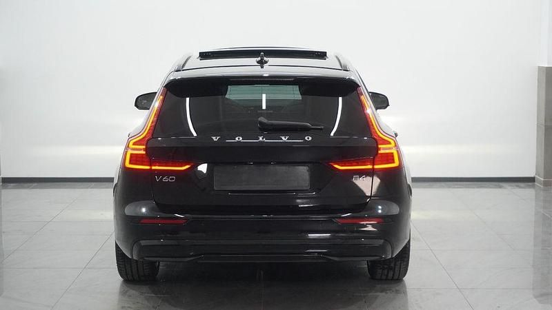 Gebraucht Volvo V60 Plus 197 PS (144 kW) 2025 Schwarz Kombi