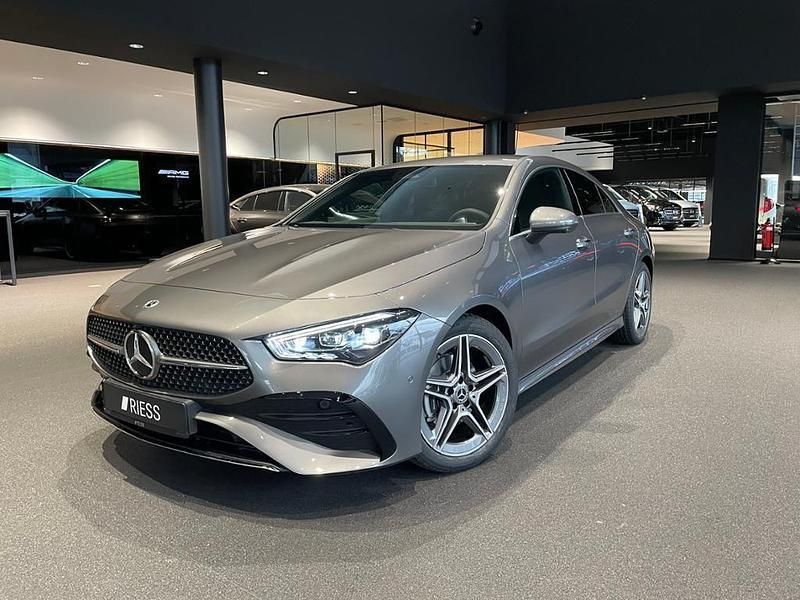 Grau Gebraucht 2024 Mercedes CLA180 AMG Limousine | 41.900 € - Bild 1/4