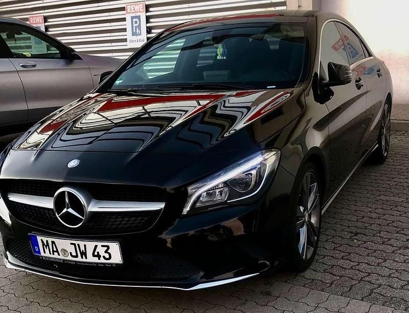 Schwarz Gebraucht 2017 Mercedes CLA220 Limousine | 15.800 € (Fairer Preis) - Bild 1/4