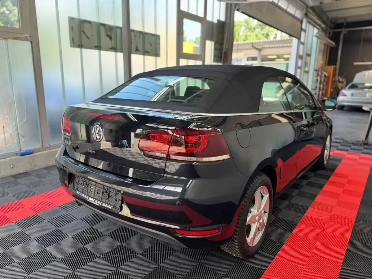 Gebraucht VW Golf Cabriolet Basis 105 PS (77 kW) 2012 Schwarz Cabrio