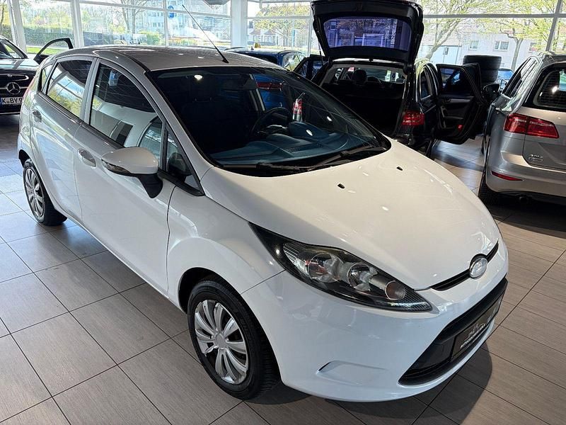 Gebraucht Ford Fiesta 82 PS (60 kW) 2009 Weiß Kleinwagen