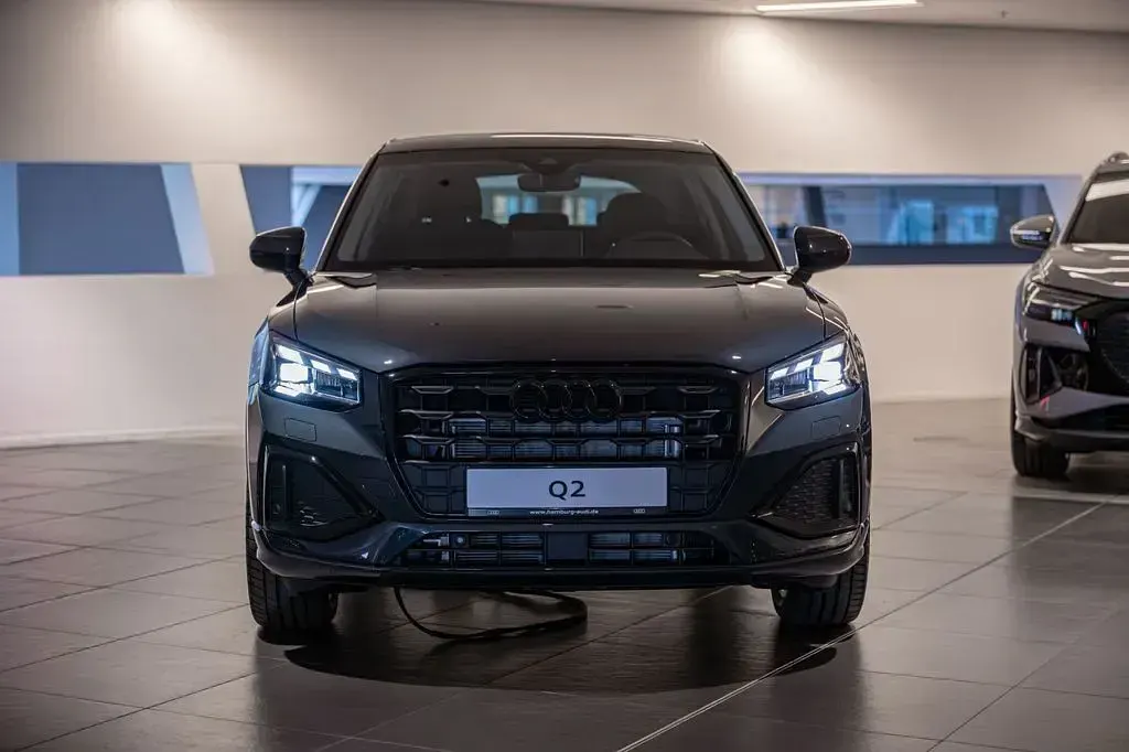 Neu Audi Q2 Advanced Plus 150 PS (110 kW) 2026 Grau SUV