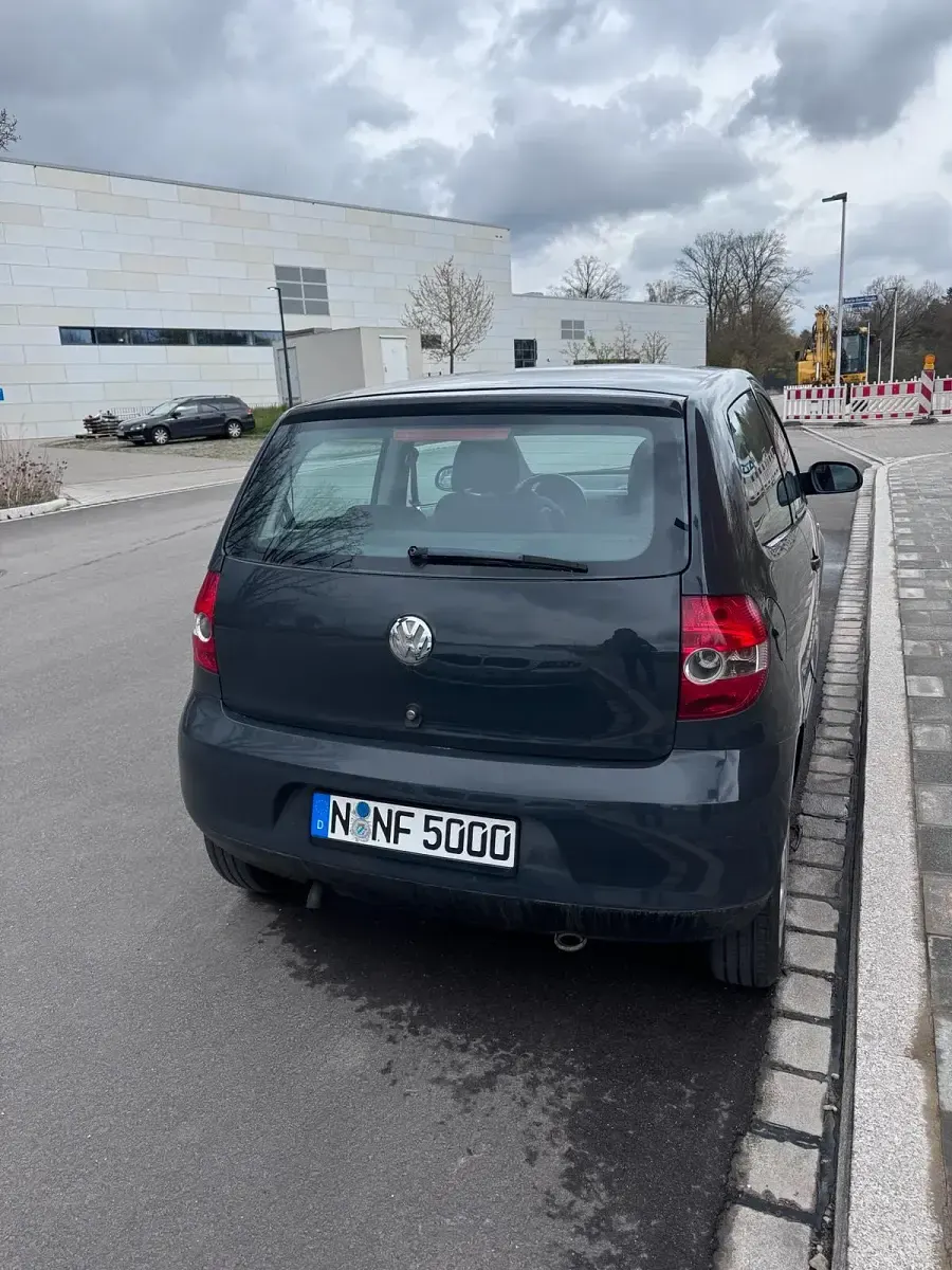 Używany VW Fox 54 KM (39 kW) 2005 Szary Hatchback