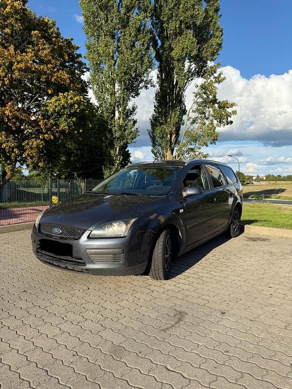 Grau Gebraucht 2005 Ford Focus Kombi | 650 € (Superpreis) - Bild 1/4