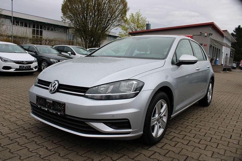Gebraucht VW Golf VII 116 PS (85 kW) 2018 Silber Limousine