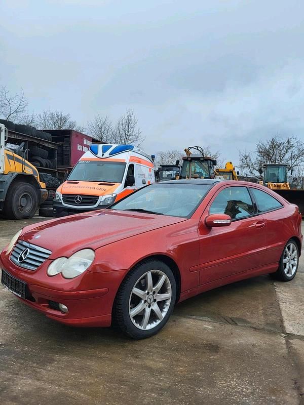 Gebraucht Mercedes C230 192 PS (141 kW) 2002 Rot Coupé