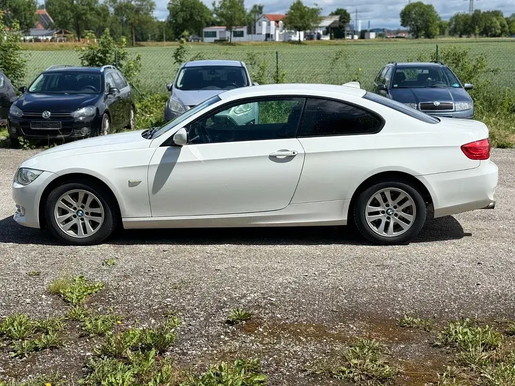 Gebraucht BMW 320 170 PS (125 kW) 2012 Weiß Coupé
