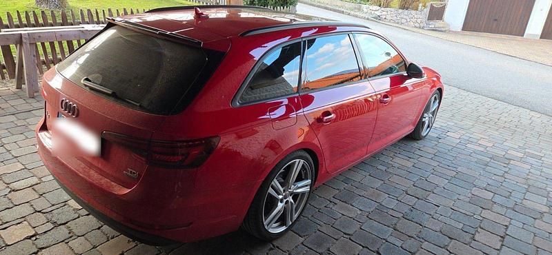 Second-hand Audi A4 Performance 218 CP (160 kW) 2018 Roșu Break