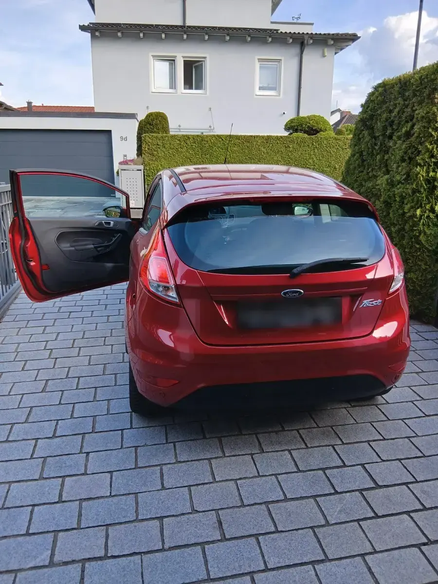 Gebraucht Ford Fiesta Celebration 80 PS (58 kW) 2017 Rot Kleinwagen