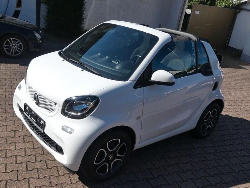 Weiß Gebraucht 2018 Smart ForTwo Cabrio Cabrio | 12.500 € (Fairer Preis) - Bild 1/4