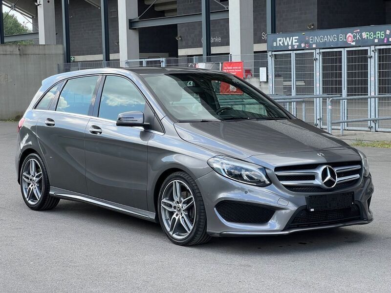 Grau Gebraucht 2017 Mercedes B180 AMG line Van / Kleinbus | 9.490 € (Guter Preis) - Bild 1/4