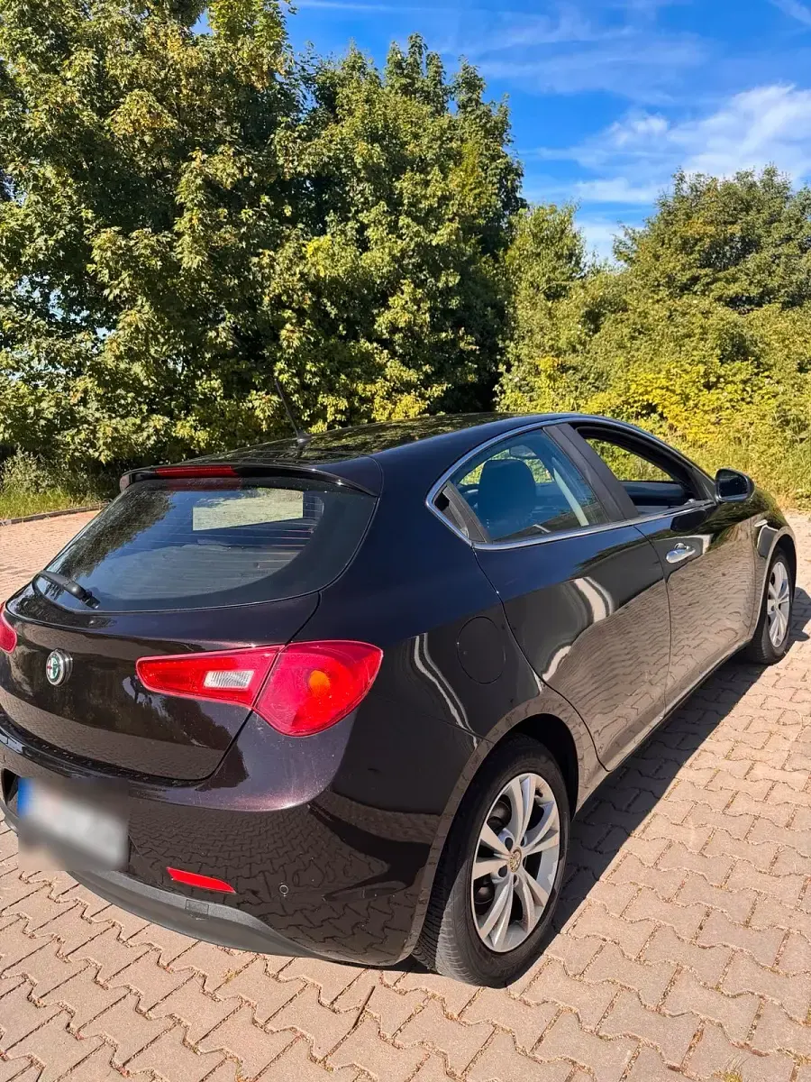 Gebraucht Alfa Romeo Giulietta 120 PS (88 kW) 2011 Schwarz Kleinwagen