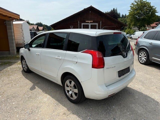 Gebraucht Peugeot 5008 Premium 109 PS (80 kW) 2011 Weiß Van / Kleinbus