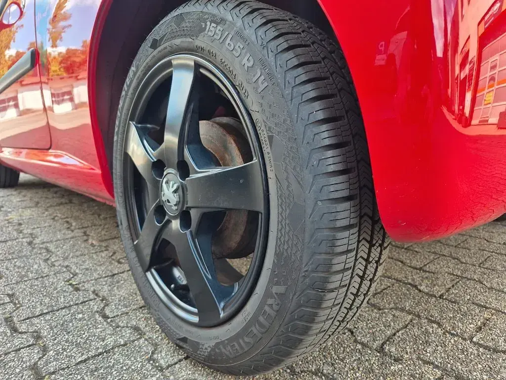 Gebraucht Peugeot 107 68 PS (50 kW) 2011 Rot Kleinwagen